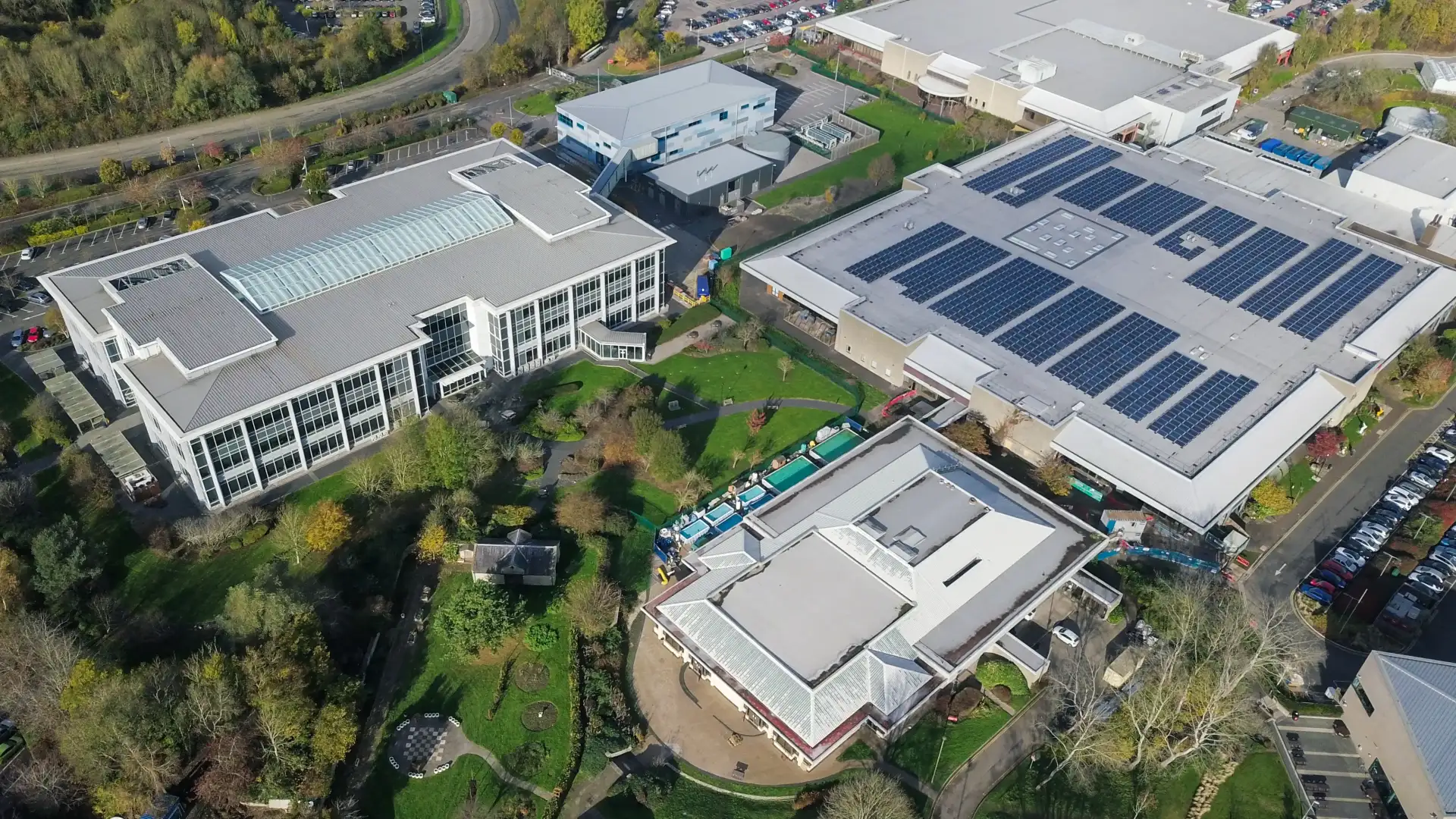 Commercial building with solar panel installation